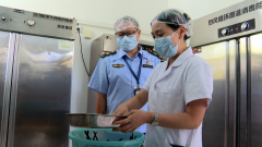 卫角一个都不克不及放过……”近